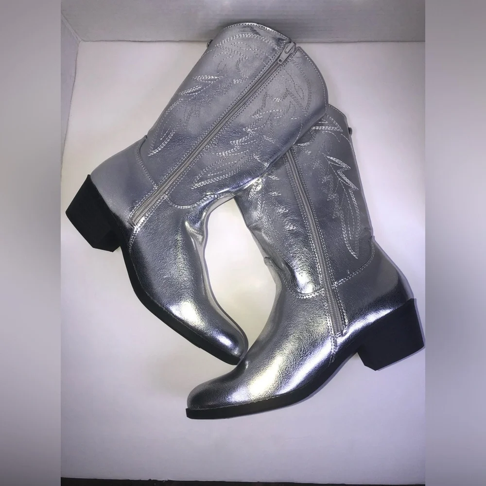 Steve Madden Silver Metallic Western Boots NWOT size 4